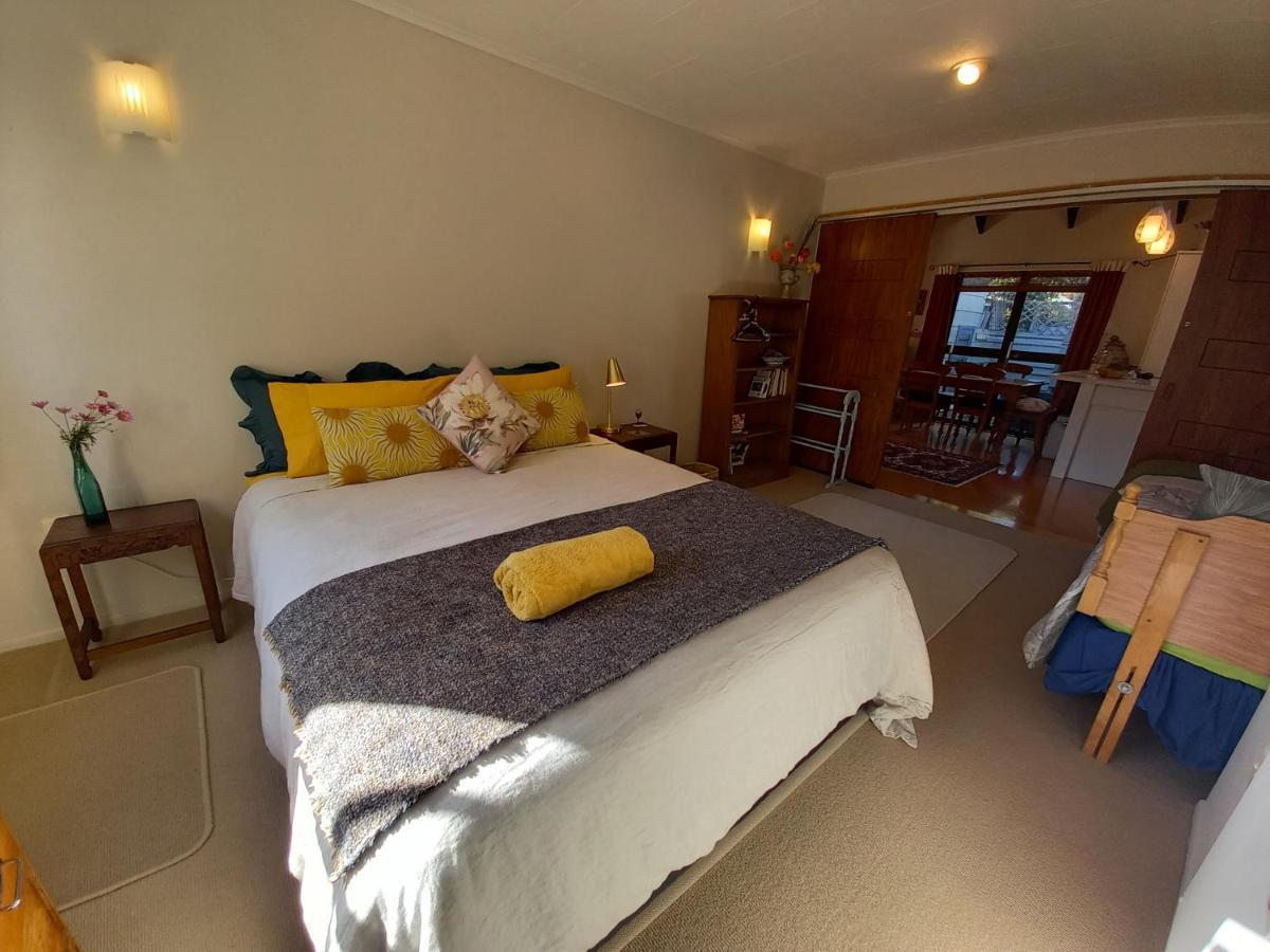 Bed and Breakfast Birds Eyes Te Awanga Exterior foto