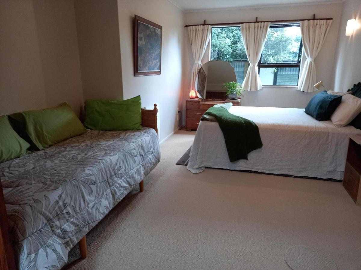 Bed and Breakfast Birds Eyes Te Awanga Exterior foto