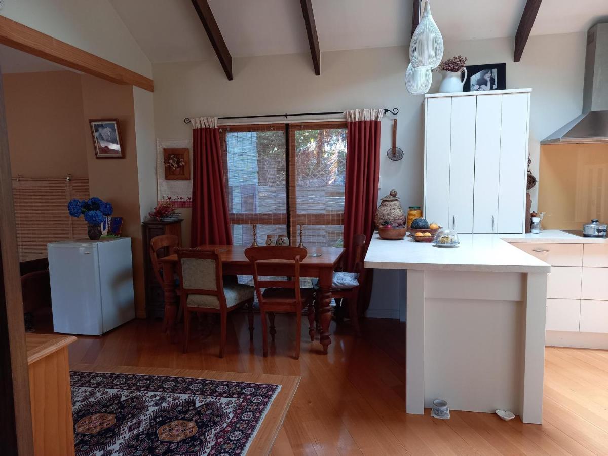 Bed and Breakfast Birds Eyes Te Awanga Exterior foto